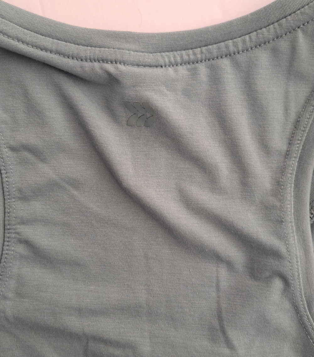 All In Motion Razerback Tank NWT - Picture 2 of 9